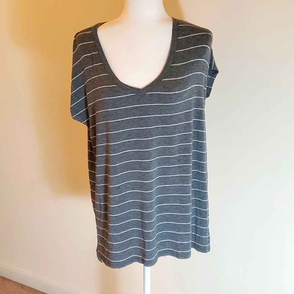 Express gray striped t-shirt size small